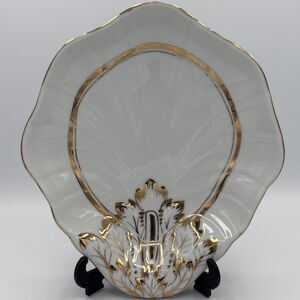 Andrea By Sadek Shell Shaped White With Gold Leaf Hand Painted Scalloped Bowl